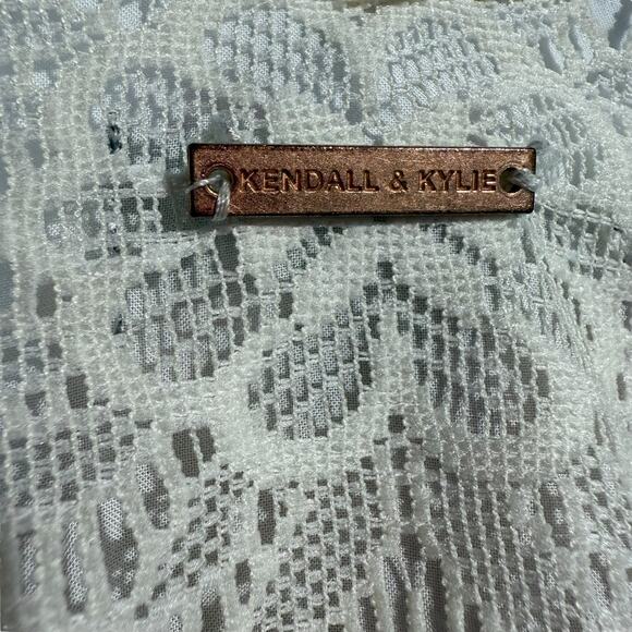 Kendall & Kylie ivory lace cold shoulder strappy lined crop top XS - Picture 4 of 7